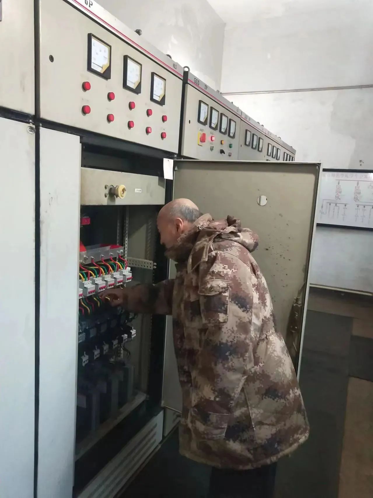 5f8f351e2dd740f59e0d8d9cd50575a6.jpg 5f8f351e2dd740f59e0d8d9cd50575a6.jpg